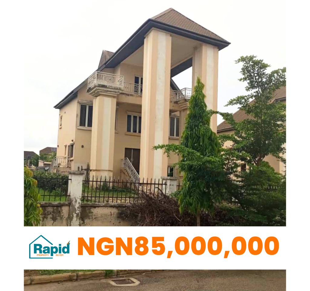 FOR SALE: 3 BEDROOM DETACHED HOUSE WITH LARGE SPACE AT THE REAR FOR BQ.